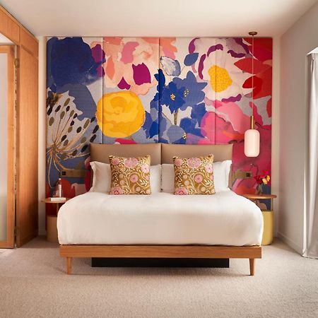 The Botree - Preferred Hotels And Resorts London Exterior foto A bedroom at the London Edition