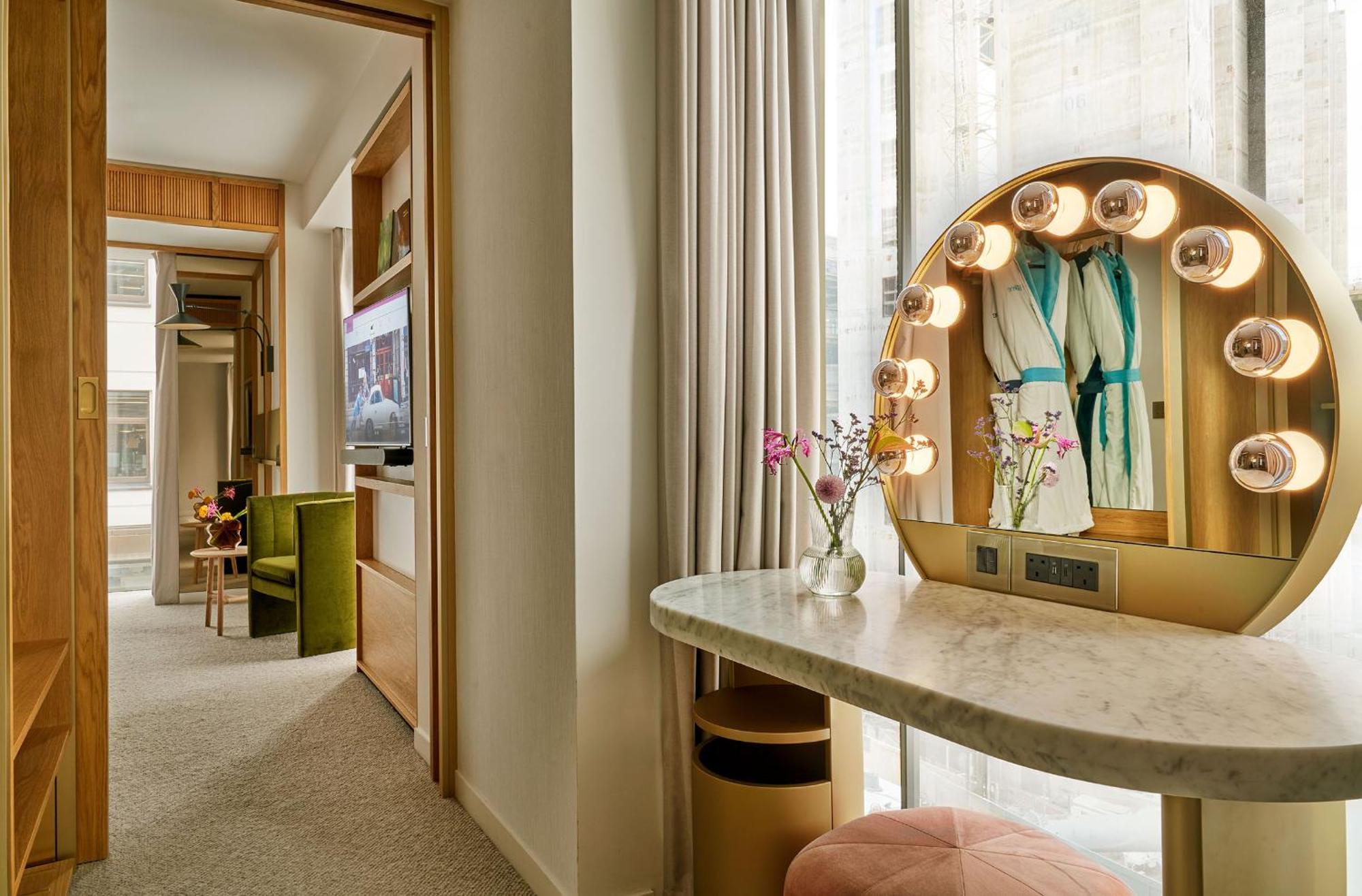 The Botree - Preferred Hotels And Resorts London Exterior foto A suite at The Standard London