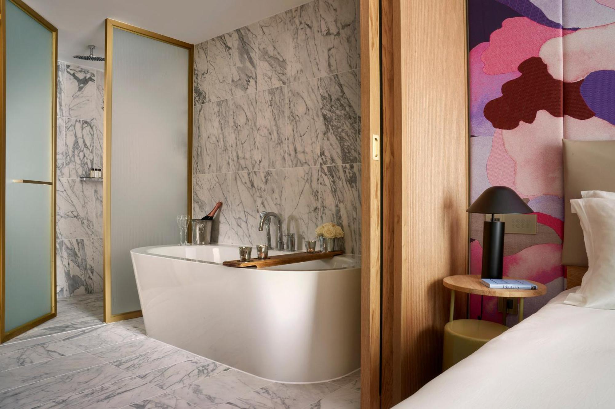 The Botree - Preferred Hotels And Resorts London Exterior foto A bathroom at The Standard East Village